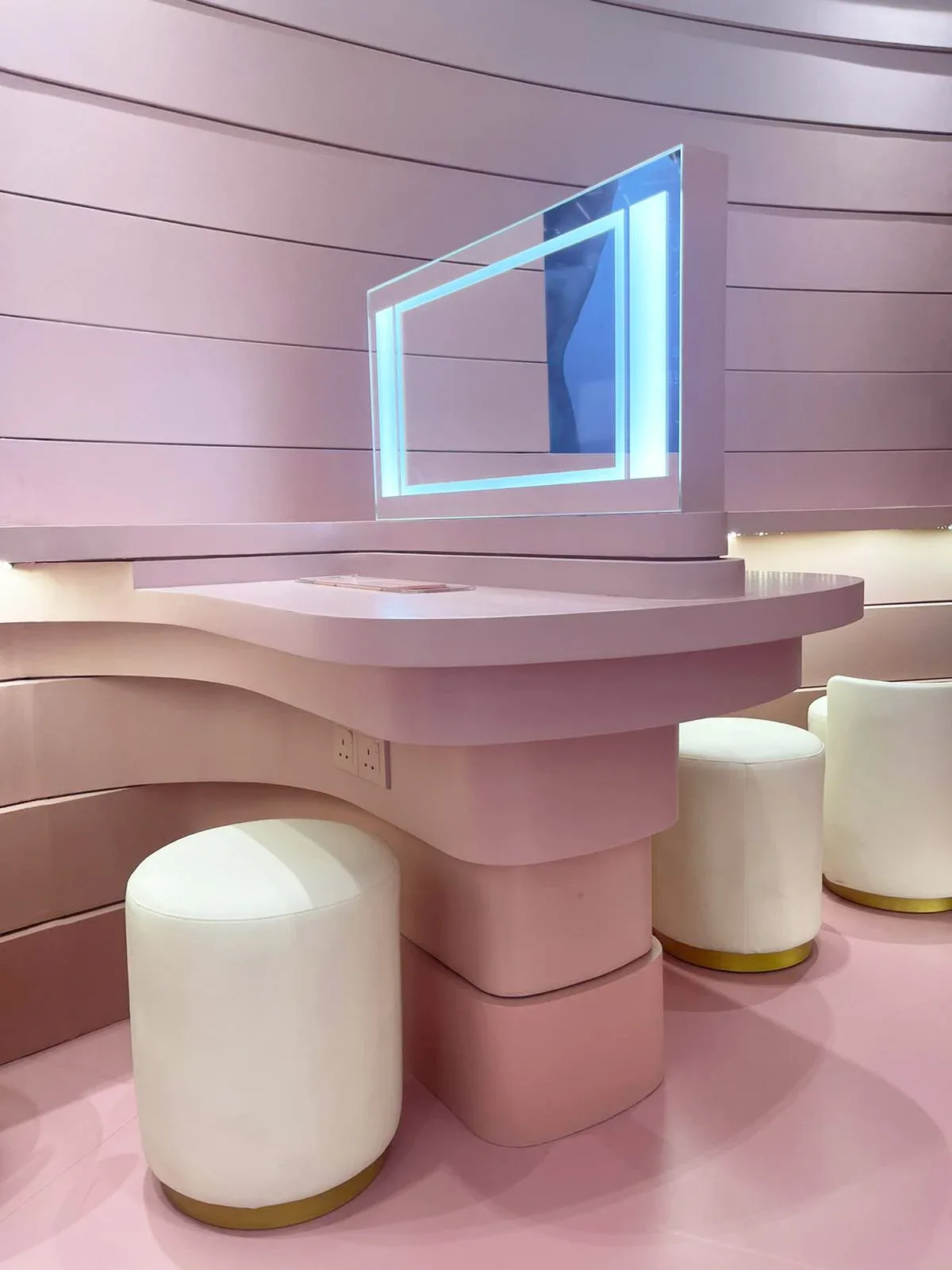 XOVE · Langham Place — interior view 3